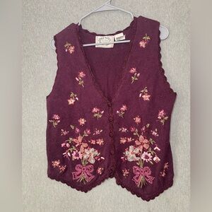 VTG Erika Embroidered Knit Sweater Vest Petite Medium Maroon Floral Cottagecore